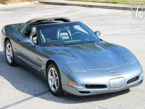 Used 2004 Chevrolet Corvette Coupe w/ Preferred Equipment Group RWD image 39
