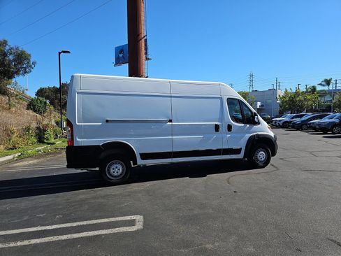 Used 2024 RAM ProMaster 2500 w/ Convenience Group FWD image 8