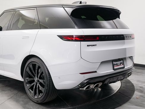 Used 2025 Land Rover Range Rover Sport Dynamic SE image 16