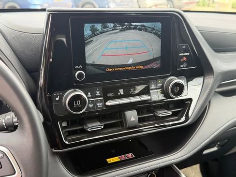 Used 2025 Toyota Highlander XSE AWD/4WD image 13