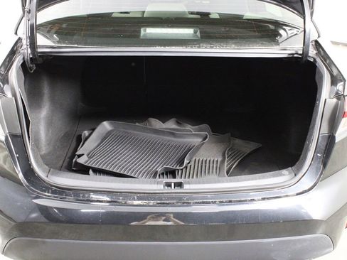 Used 2021 Toyota Corolla L image 13