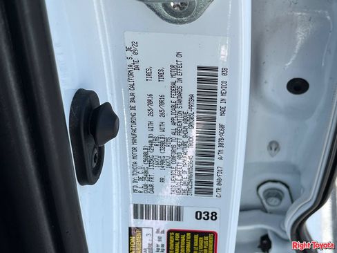 Certified 2022 Toyota Tacoma TRD Off-Road AWD/4WD image 32