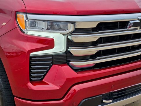 Used 2023 Chevrolet Silverado 1500 High Country w/ High Country Premium Package AWD/4WD image 11