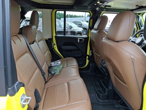 Used 2022 Jeep Wrangler Unlimited Sahara w/ Cold Weather Group AWD/4WD image 15