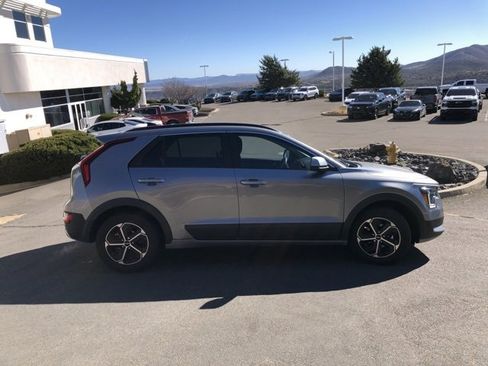 Certified 2024 Kia Niro LX image 6