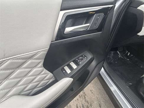 Used 2023 Mitsubishi Outlander SEL image 13