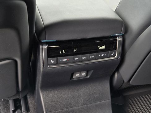 Used 2026 Lexus GX 550 w/ Accessory Package (2T) AWD/4WD image 30