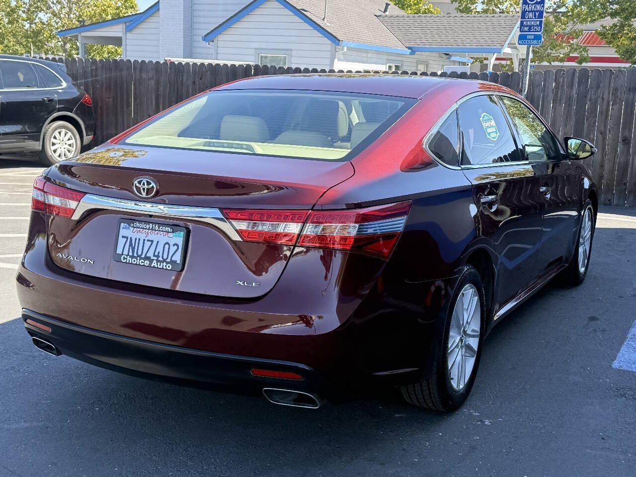 Used 2013 Toyota Avalon XLE Premium FWD image 5