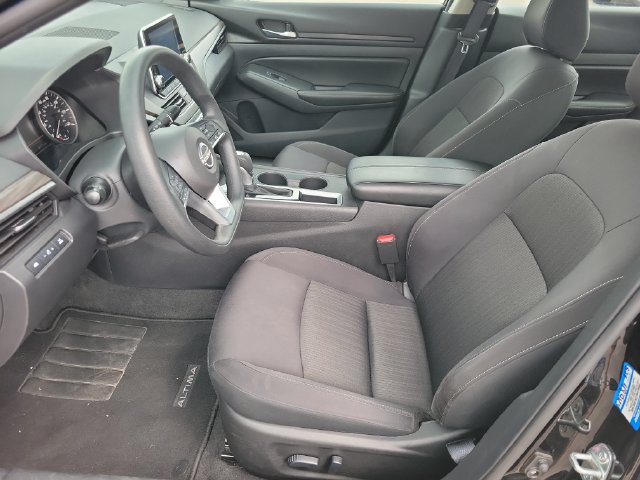 Used 2025 Nissan Altima 2.5 SV FWD image 12