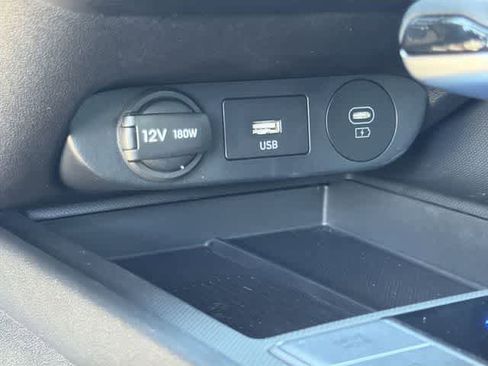 Certified 2025 Hyundai Elantra Limited image 24