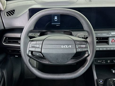 Used 2025 Kia K4 LXS image 18