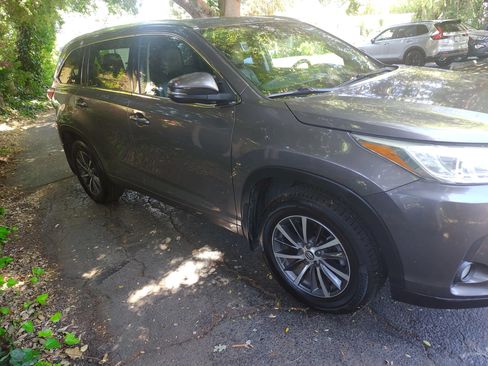 Used 2017 Toyota Highlander XLE AWD/4WD image 18
