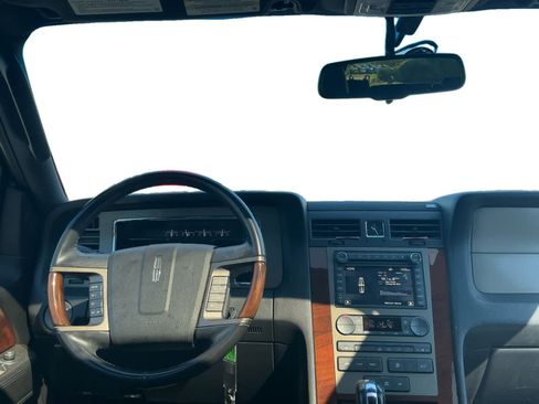 Used 2012 Lincoln Navigator L 4WD image 10