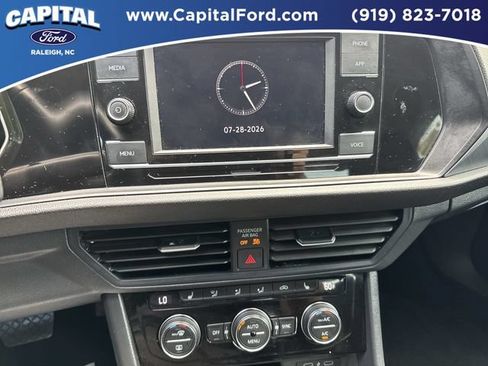 Used 2024 Volkswagen Jetta SE FWD image 26
