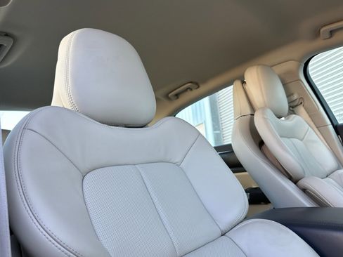 Used 2017 Lincoln Continental Select w/ Technology Package FWD image 17