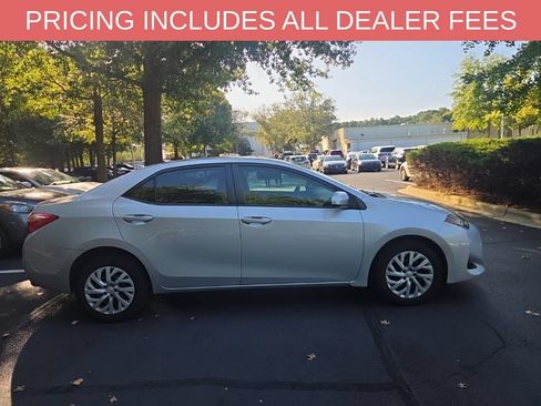 Used 2017 Toyota Corolla LE w/ Carpet Mat Package (TMS) FWD image 13