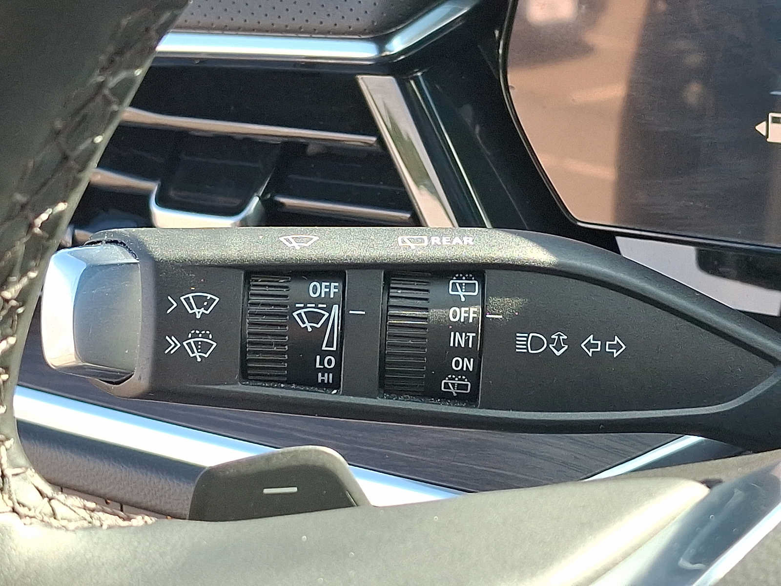 Certified 2025 Chevrolet Suburban Premier w/ Sun And Tow Package AWD/4WD image 26