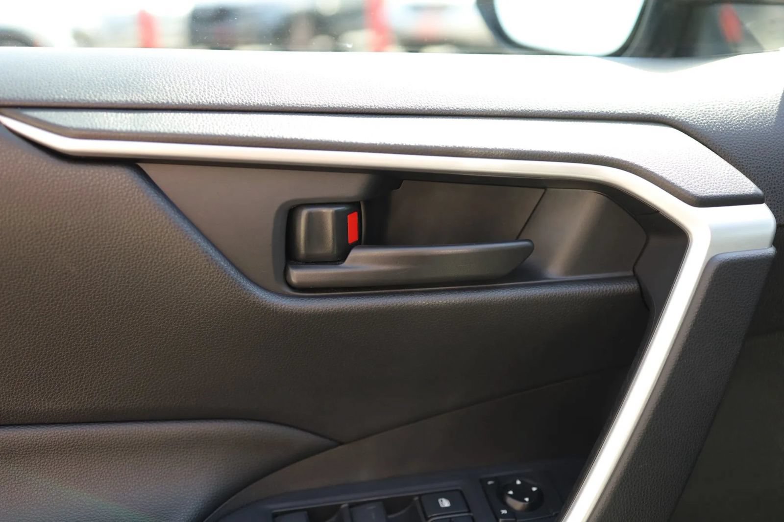 Used 2021 Toyota RAV4 SE w/ Weather & Moonroof Package AWD/4WD image 10