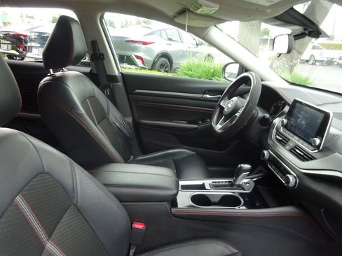 Used 2023 Nissan Altima 2.5 SR FWD image 16