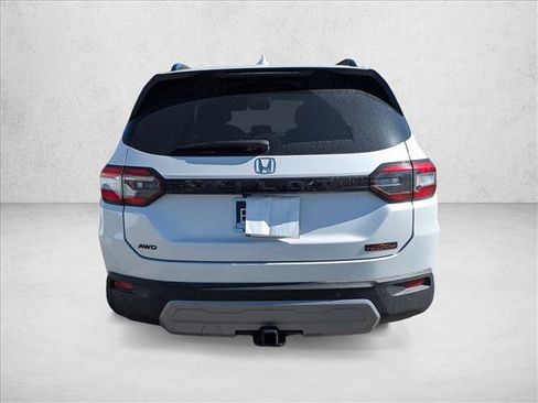 Used 2025 Honda Pilot TrailSport image 6
