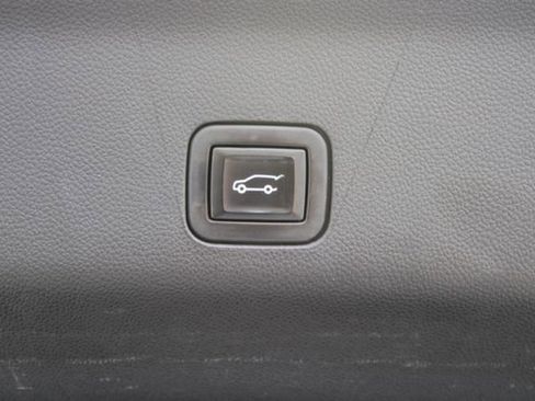 Used 2022 Chevrolet Tahoe LT w/ Luxury Package image 8