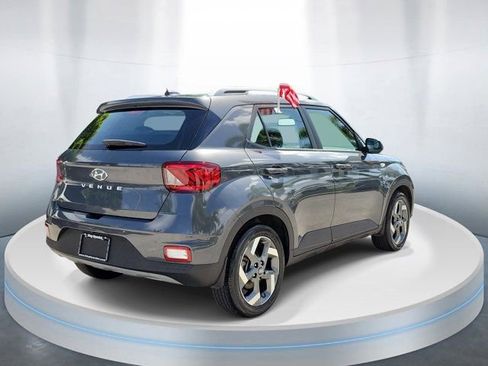 Certified 2024 Hyundai Venue SEL FWD image 4