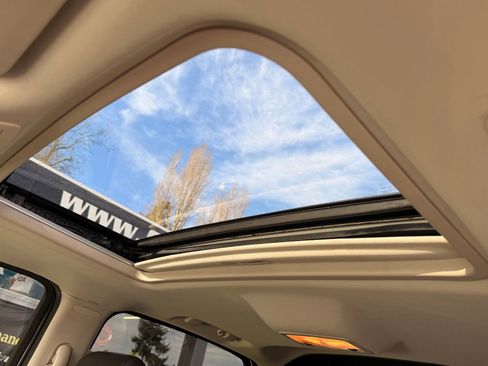 Used 2008 Cadillac Escalade EXT image 16