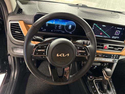 Certified 2024 Kia Seltos EX AWD/4WD image 19