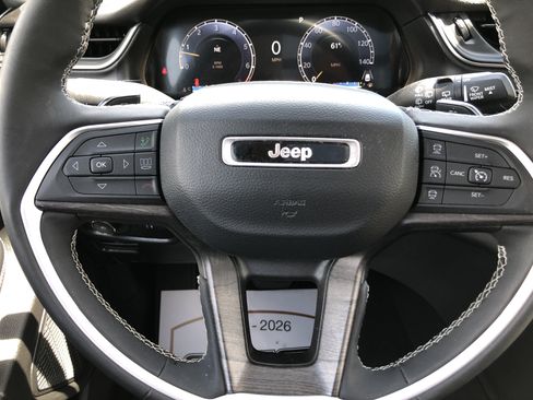 Used 2023 Jeep Grand Cherokee L Limited AWD/4WD image 11