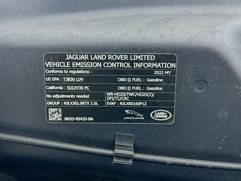 Used 2022 Jaguar XF SE RWD image 21