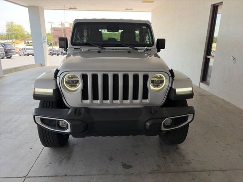 Used 2022 Jeep Wrangler Unlimited Sahara w/ LED Lighting Group AWD/4WD image 4