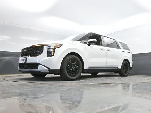 Used 2026 Kia Carnival FWD image 47