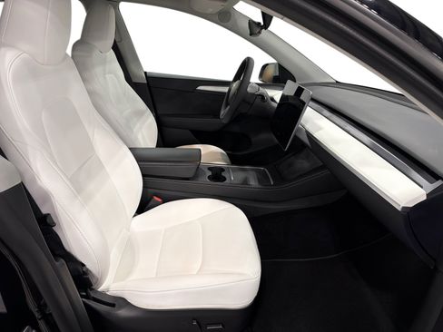 Certified 2023 Tesla Model Y Long Range AWD/4WD image 13