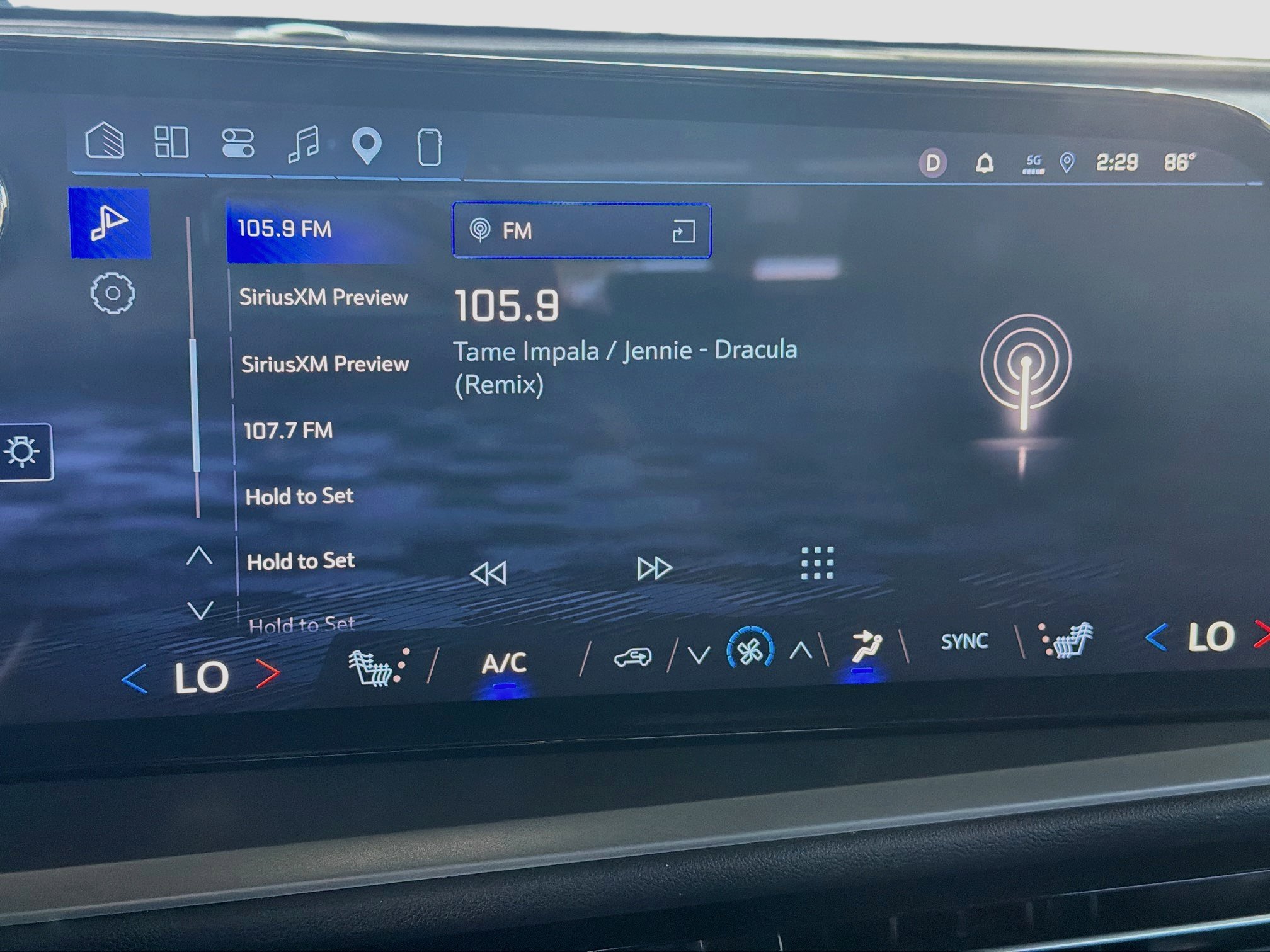Used 2025 Chevrolet Traverse LT AWD/4WD image 19