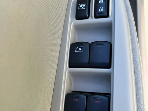 Used 2011 Subaru Outback 2.5i Premium w/ All-Weather Pkg AWD/4WD image 12