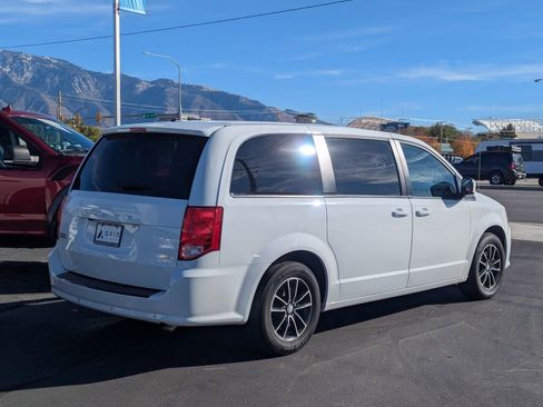 Used 2019 Dodge Grand Caravan SE image 4