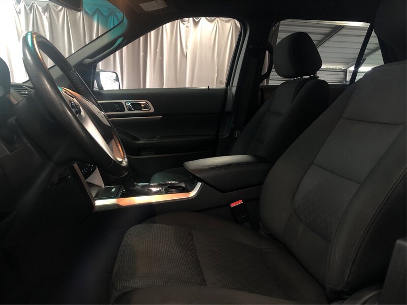 Used 2015 Ford Explorer XLT w/ Equipment Group 201B FWD image 9