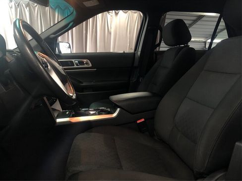 Used 2015 Ford Explorer XLT w/ Equipment Group 201B image 9