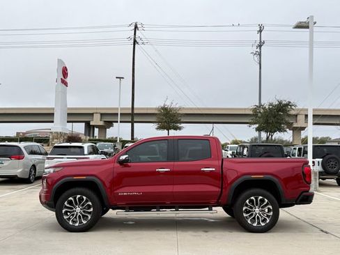 Used 2024 GMC Canyon Denali image 7