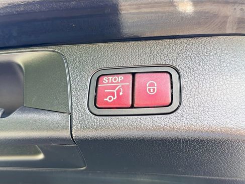 Used 2021 Mercedes-Benz GLB 250 4MATIC image 35