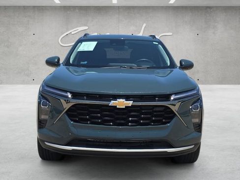 Used 2025 Chevrolet Trax LT w/ LT Convenience Package FWD image 18