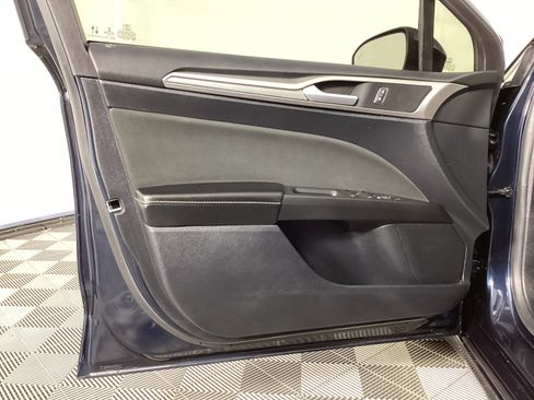 Used 2020 Ford Fusion SE image 26