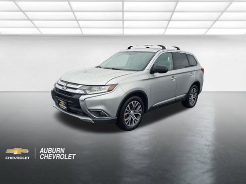 Used 2018 Mitsubishi Outlander ES AWD/4WD image 7
