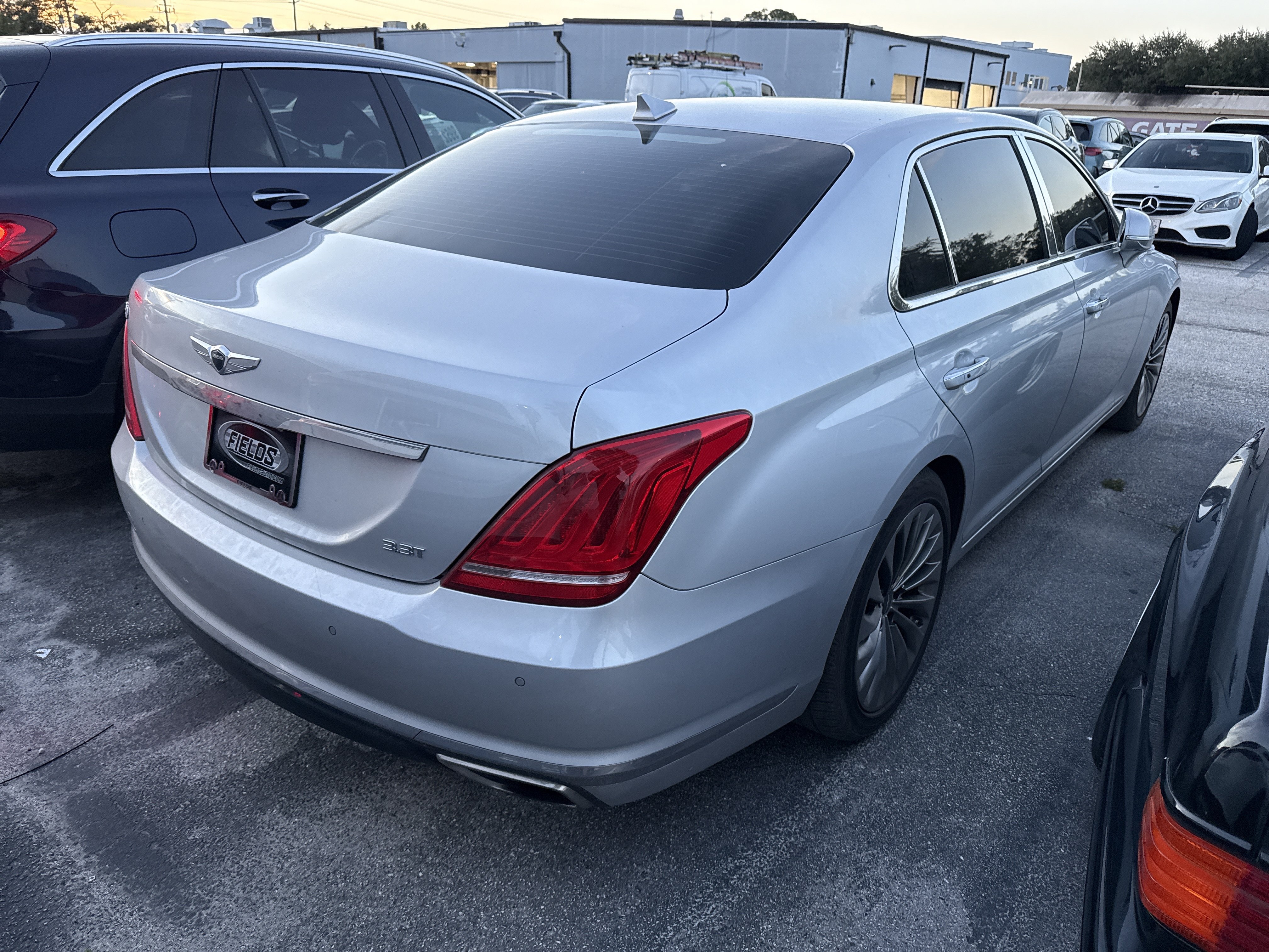 Used 2018 Genesis G90 3.3T Premium RWD image 4