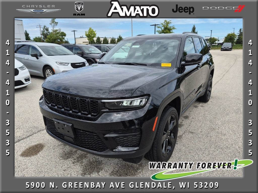 Used 2023 Jeep Grand Cherokee Altitude AWD/4WD image 1
