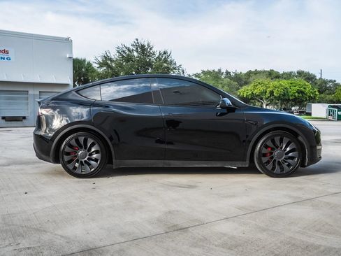 Used 2024 Tesla Model Y Performance AWD/4WD image 5
