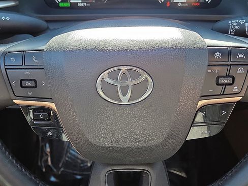 Used 2023 Toyota Crown Limited image 31