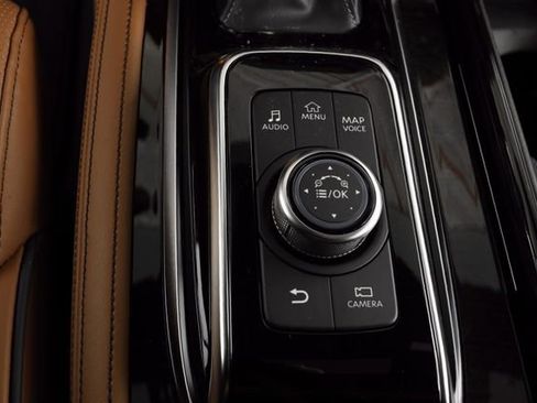Used 2024 INFINITI QX80 Sensory AWD/4WD image 32