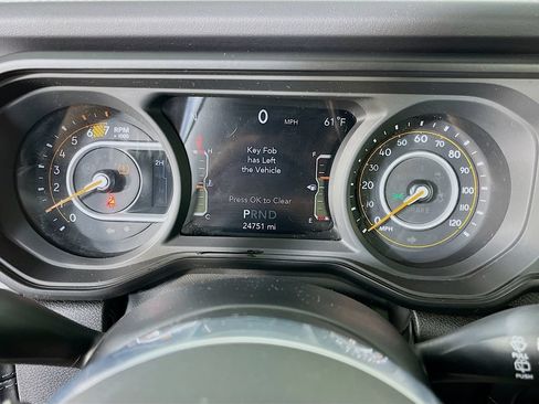 Used 2025 Jeep Wrangler Unlimited Sahara AWD/4WD image 18