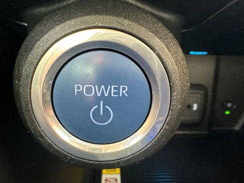 Used 2022 Toyota Venza LE image 32